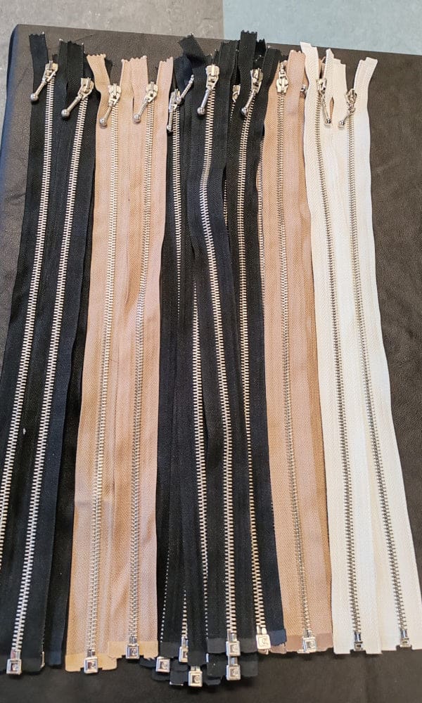 Metalliavoketju Ketunhäntä -vetimellä 45 cm MUSTA