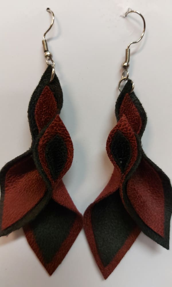 Tekstiilinahkainen korvakoru Musta / Viininpunainen