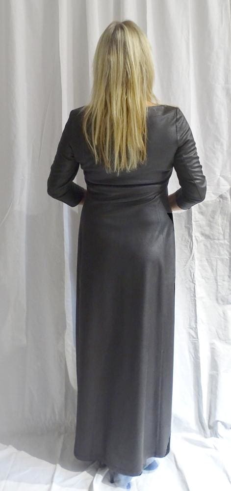 Tekstiilinahkainen leninki SONJA L TÄYSPITKÄ venekauluksella Musta